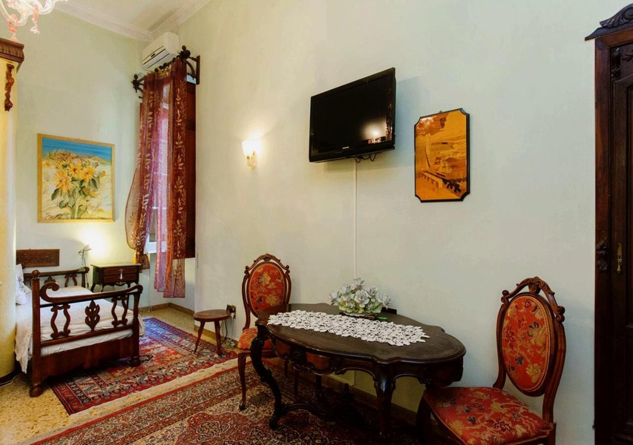 B&B Atmosfere Del Centro Storico 나폴리 외부 사진