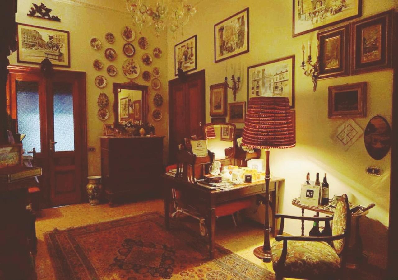 B&B Atmosfere Del Centro Storico 나폴리 외부 사진